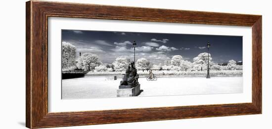 Another Look - Paris-Philippe Hugonnard-Framed Photographic Print