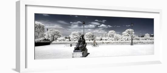 Another Look - Paris-Philippe Hugonnard-Framed Photographic Print