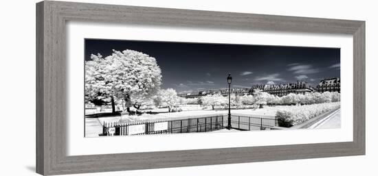 Another Look - Paris-Philippe Hugonnard-Framed Photographic Print