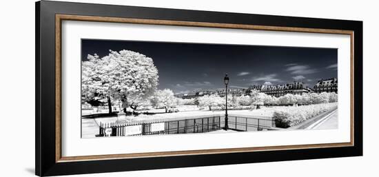 Another Look - Paris-Philippe Hugonnard-Framed Photographic Print