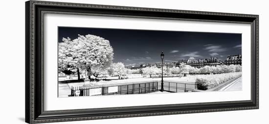 Another Look - Paris-Philippe Hugonnard-Framed Photographic Print