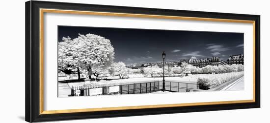 Another Look - Paris-Philippe Hugonnard-Framed Photographic Print