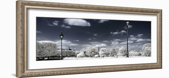 Another Look - Paris-Philippe Hugonnard-Framed Photographic Print