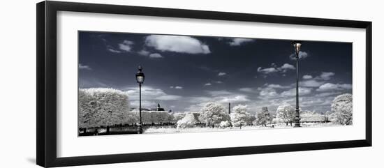 Another Look - Paris-Philippe Hugonnard-Framed Photographic Print