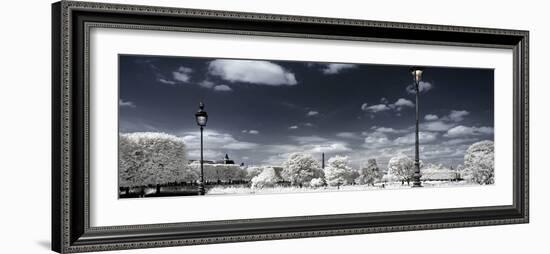 Another Look - Paris-Philippe Hugonnard-Framed Photographic Print