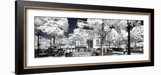 Another Look - Paris-Philippe Hugonnard-Framed Photographic Print