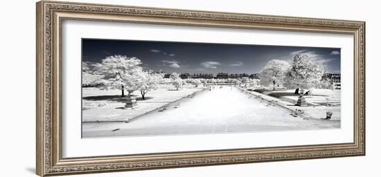 Another Look - Paris-Philippe Hugonnard-Framed Photographic Print