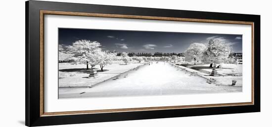 Another Look - Paris-Philippe Hugonnard-Framed Photographic Print