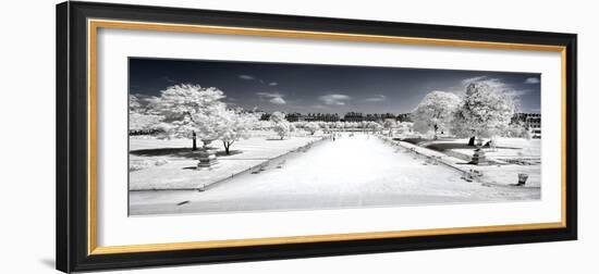 Another Look - Paris-Philippe Hugonnard-Framed Photographic Print