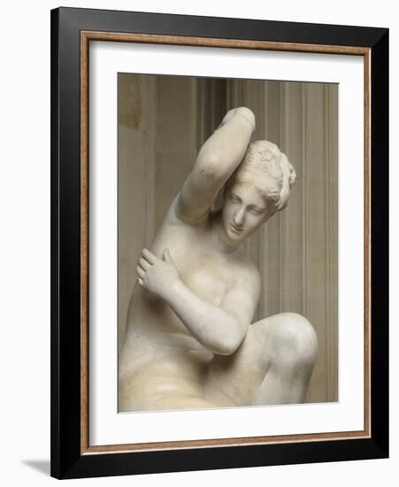 Aphrodite accroupie : après restauration-null-Framed Giclee Print