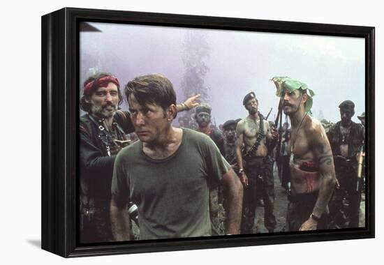 APOCALYPSE NOW, 1979 directed by FRANCIS FORD COPPOLA Dennis Hopper and Martin Sheen (photo)-null-Framed Stretched Canvas