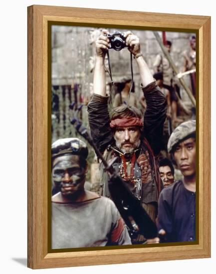 APOCALYPSE NOW, 1979 directed by FRANCIS FORD COPPOLA Dennis Hopper (photo)-null-Framed Stretched Canvas