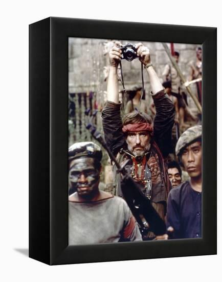 APOCALYPSE NOW, 1979 directed by FRANCIS FORD COPPOLA Dennis Hopper (photo)-null-Framed Stretched Canvas