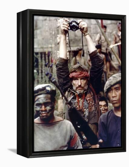 APOCALYPSE NOW, 1979 directed by FRANCIS FORD COPPOLA Dennis Hopper (photo)-null-Framed Stretched Canvas