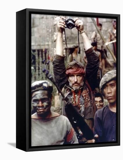 APOCALYPSE NOW, 1979 directed by FRANCIS FORD COPPOLA Dennis Hopper (photo)-null-Framed Stretched Canvas