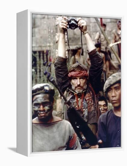 APOCALYPSE NOW, 1979 directed by FRANCIS FORD COPPOLA Dennis Hopper (photo)-null-Framed Stretched Canvas