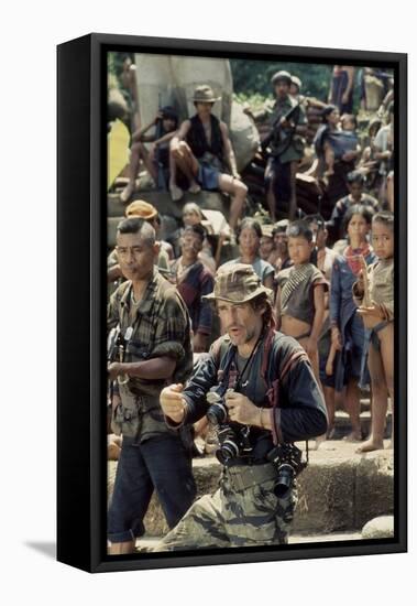 APOCALYPSE NOW, 1979 directed by FRANCIS FORD COPPOLA Dennis Hopper (photo)-null-Framed Stretched Canvas