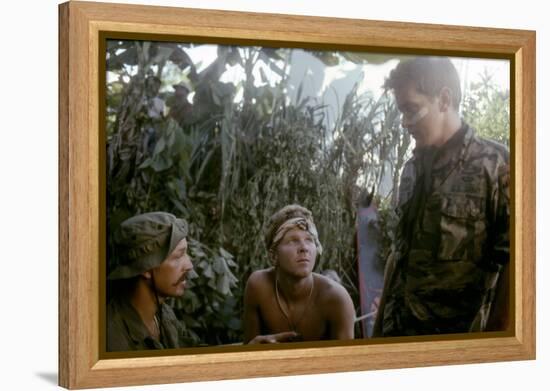 APOCALYPSE NOW, 1979 directed by FRANCIS FORD COPPOLA Frederic Forrest, Sam Bottoms and Martin Shee-null-Framed Stretched Canvas