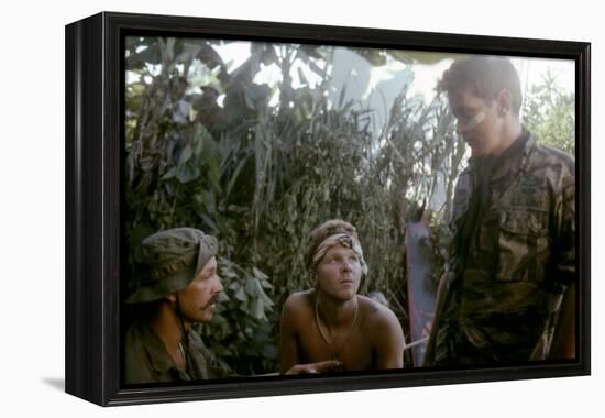 APOCALYPSE NOW, 1979 directed by FRANCIS FORD COPPOLA Frederic Forrest, Sam Bottoms and Martin Shee-null-Framed Stretched Canvas