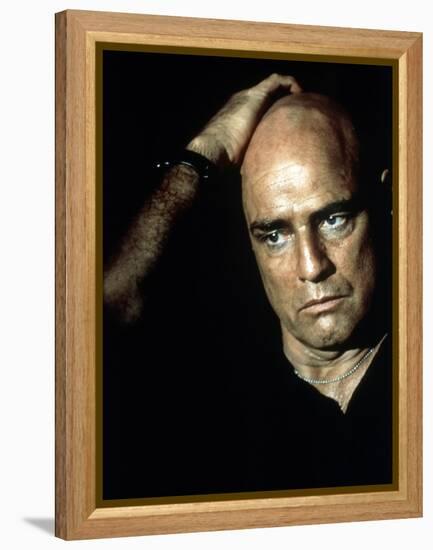 APOCALYPSE NOW, 1979 directed by FRANCIS FORD COPPOLA Marlon Brando (photo)-null-Framed Stretched Canvas