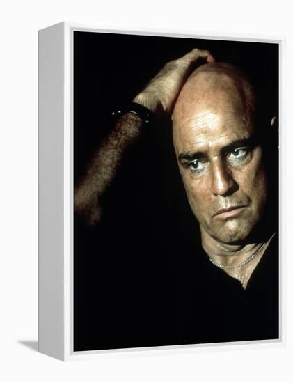 APOCALYPSE NOW, 1979 directed by FRANCIS FORD COPPOLA Marlon Brando (photo)-null-Framed Stretched Canvas