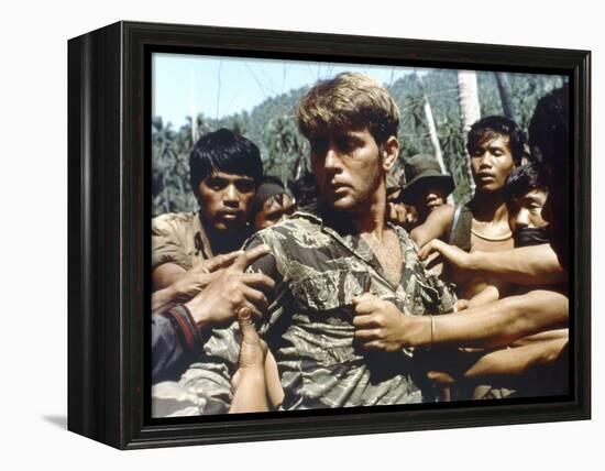 APOCALYPSE NOW, 1979 directed by FRANCIS FORD COPPOLA Martin Sheen (photo)-null-Framed Stretched Canvas