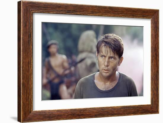 APOCALYPSE NOW, 1979 directed by FRANCIS FORD COPPOLA Martin Sheen (photo)-null-Framed Photo