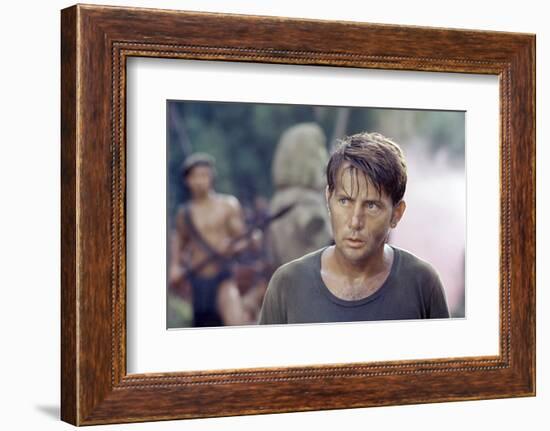 APOCALYPSE NOW, 1979 directed by FRANCIS FORD COPPOLA Martin Sheen (photo)-null-Framed Photo