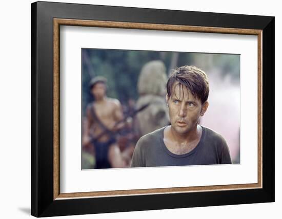 APOCALYPSE NOW, 1979 directed by FRANCIS FORD COPPOLA Martin Sheen (photo)-null-Framed Photo