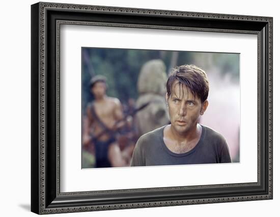 APOCALYPSE NOW, 1979 directed by FRANCIS FORD COPPOLA Martin Sheen (photo)-null-Framed Photo