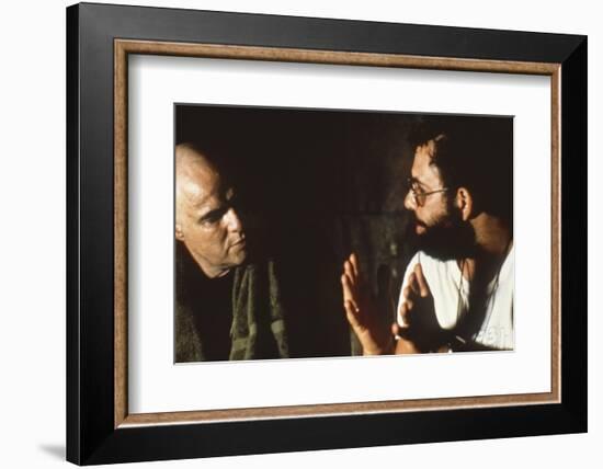 APOCALYPSE NOW, 1979 directed by FRANCIS FORD COPPOLA On the set, Francis Ford Coppola directs Marl-null-Framed Photo