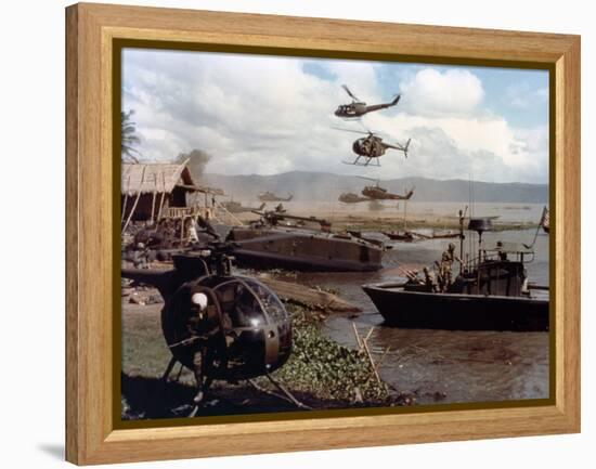 APOCALYPSE NOW, 1979 directed by FRANCIS FORD COPPOLA (photo)-null-Framed Stretched Canvas