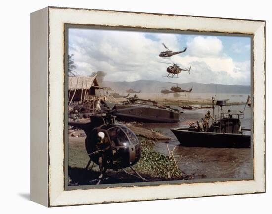 APOCALYPSE NOW, 1979 directed by FRANCIS FORD COPPOLA (photo)-null-Framed Stretched Canvas