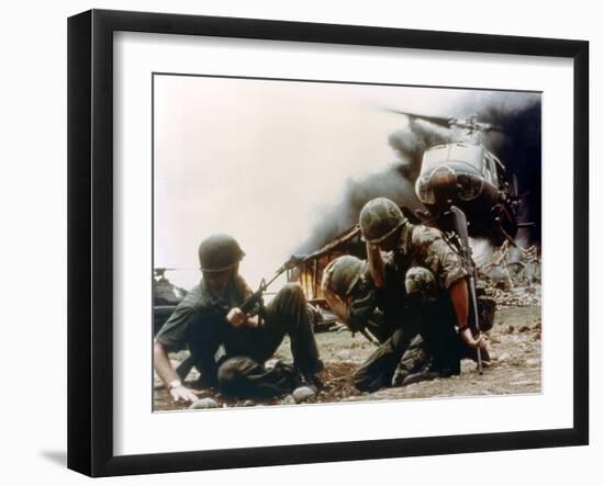 APOCALYPSE NOW, 1979 directed by FRANCIS FORD COPPOLA (photo)-null-Framed Photo