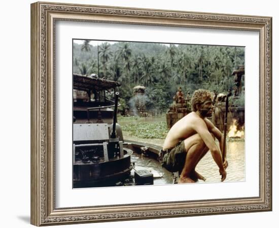 APOCALYPSE NOW, 1979 directed by FRANCIS FORD COPPOLA Sam Bottoms (photo)-null-Framed Photo