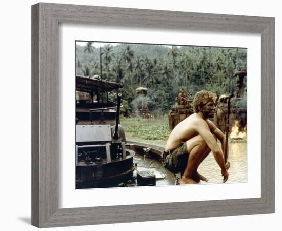 APOCALYPSE NOW, 1979 directed by FRANCIS FORD COPPOLA Sam Bottoms (photo)-null-Framed Photo