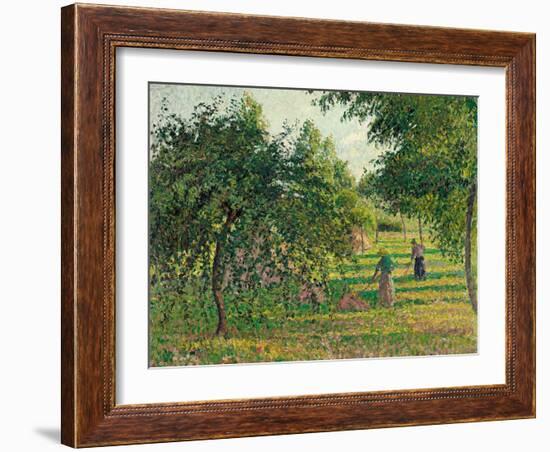 Apple Trees and Hay Makers at Eragny (Pommiers et Faneuses, Eragny). 1895-Camille Pissarro-Framed Giclee Print