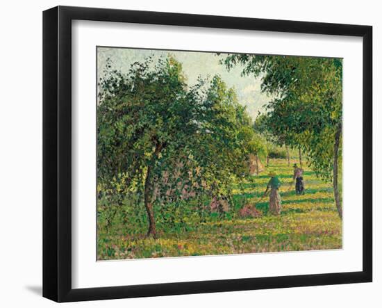 Apple Trees and Hay Makers at Eragny (Pommiers et Faneuses, Eragny). 1895-Camille Pissarro-Framed Giclee Print