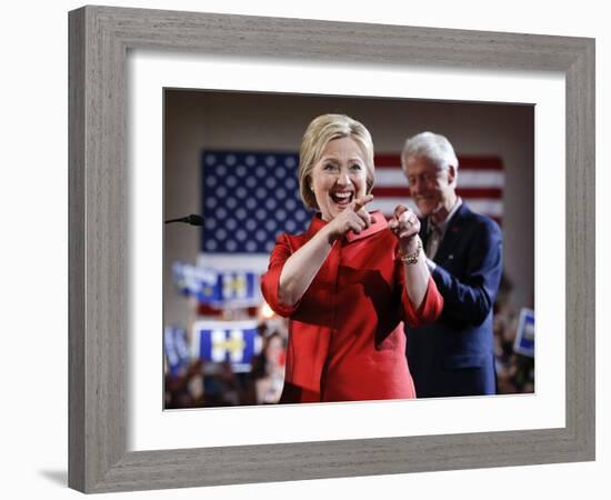 APTOPIX DEM 2016 Clinton-John Locher-Framed Photographic Print