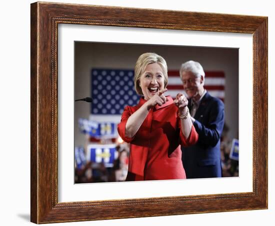 APTOPIX DEM 2016 Clinton-John Locher-Framed Photographic Print