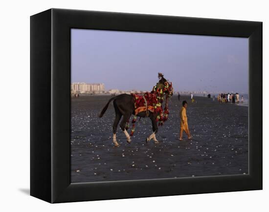 APTOPIX Pakistan Daily Life-Muhammed Muheisen-Framed Premier Image Canvas