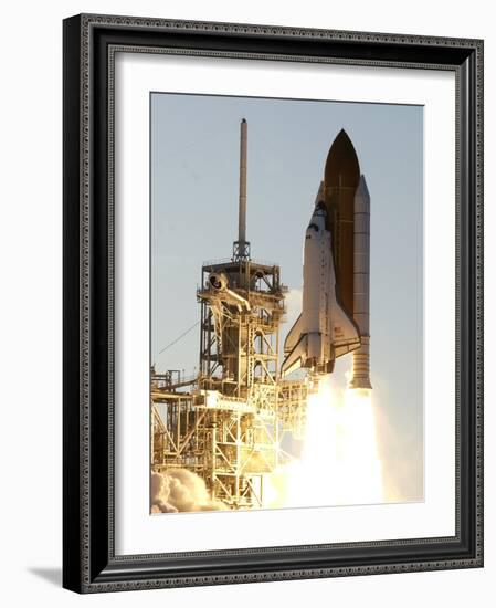 APTOPIX Space Shuttle-Terry Renna-Framed Photographic Print