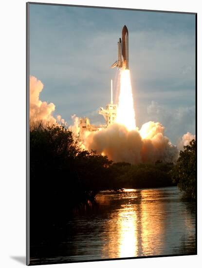 APTOPIX Space Shuttle-Paul Kizzle-Mounted Photographic Print