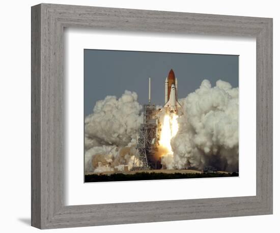 APTOPIX Space Shuttle-Terry Renna-Framed Photographic Print