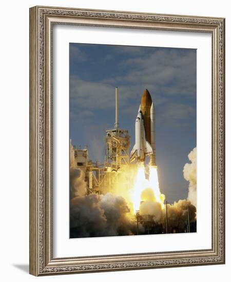 APTOPIX Space Shuttle-John Raoux-Framed Photographic Print