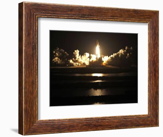 APTOPIX Space Shuttle-John Raoux-Framed Photographic Print