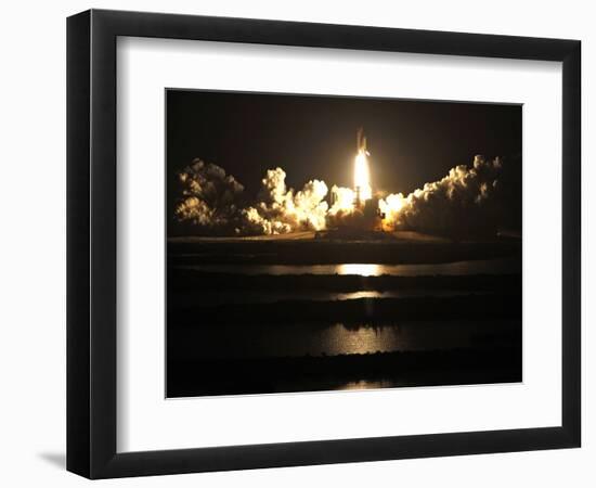 APTOPIX Space Shuttle-John Raoux-Framed Photographic Print