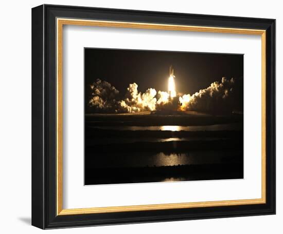 APTOPIX Space Shuttle-John Raoux-Framed Photographic Print