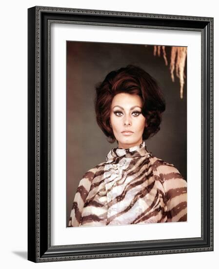 Arabesque, Sophia Loren, 1966-null-Framed Photo