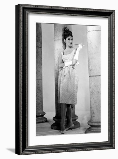 Ariane Love in the Afternoon Avec Audrey Hepburn 1957-null-Framed Photo